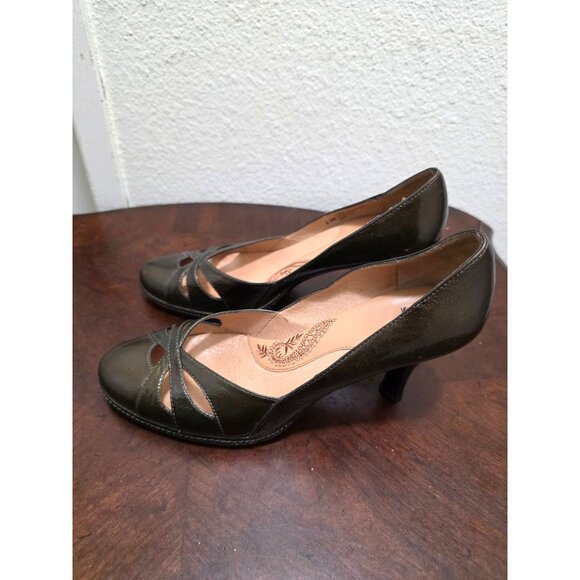 Soft Olive Leather Heels With Cutout Design & 2.5-Inch Heel Size 8.5M - Picture 3 of 11